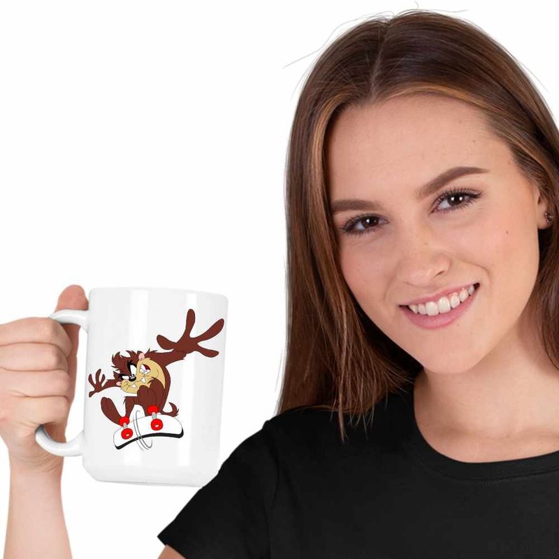 Casa si Gradina - Bucatarie si vesela - Cani si pahare - Cani si cesti - Cana Taz Skateboard Diavol Tasmanian, CoolTrend, alba, 330ml - Infinity.ro
