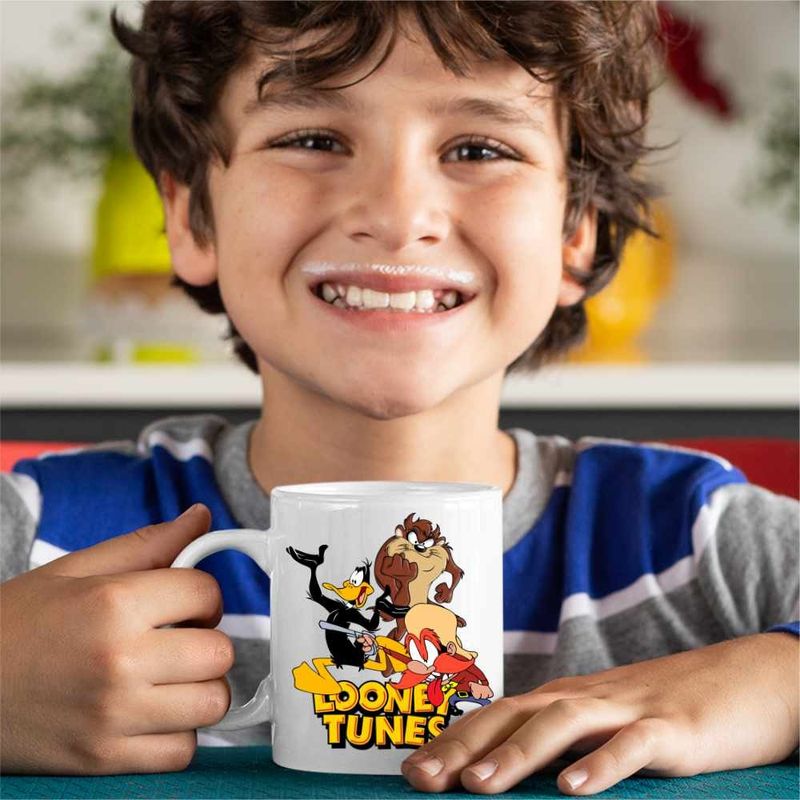 Casa si Gradina - Bucatarie si vesela - Cani si pahare - Cani si cesti - Cana Daffy Duck Tasmanian Devil Taz Yosemite Sam, CoolTrend, alba, 330ml - Infinity.ro