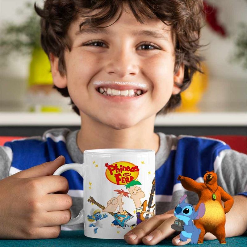 Casa si Gradina - Bucatarie si vesela - Cani si pahare - Cani si cesti - Cana Phineas and Ferb Chitara Trupa CoolTrend, alba, 330ml - Infinity.ro
