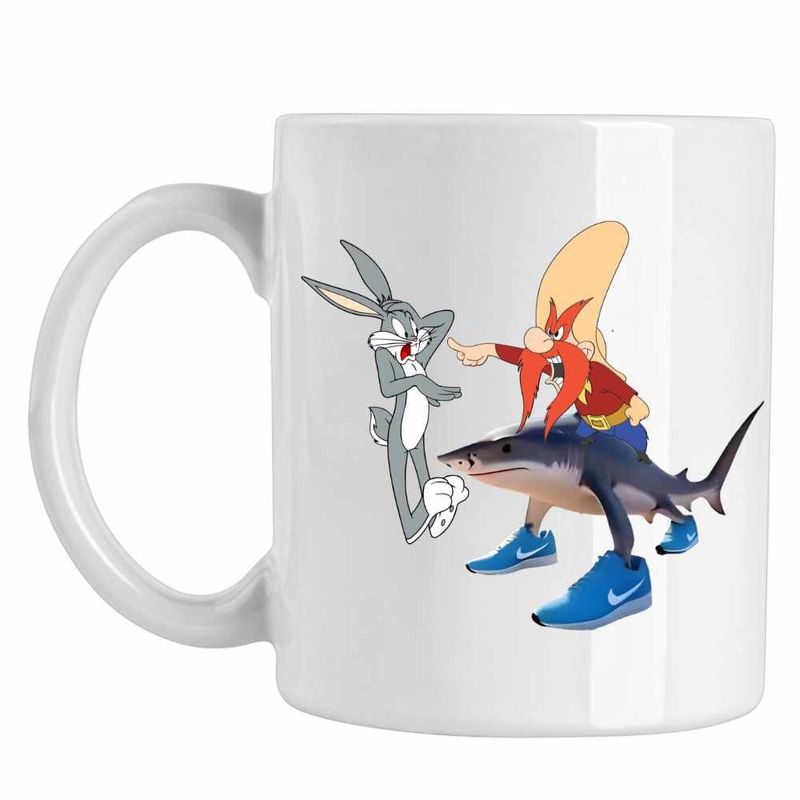 Casa si Gradina - Bucatarie si vesela - Cani si pahare - Cani si cesti - Cana Yosemite Sam Tralalero Tralala Rechin, CoolTrend, alba, 330ml - Infinity.ro
