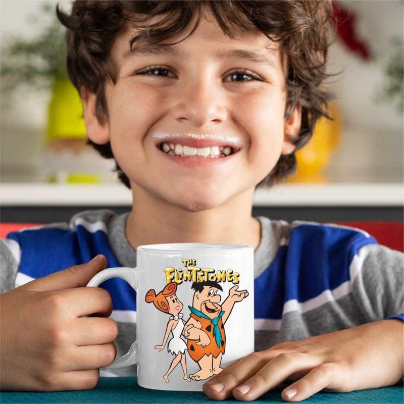 Casa si Gradina - Bucatarie si vesela - Cani si pahare - Cani si cesti - Cana Familia Flintstone Fred Wilma Plimbare Valentines Dragobete, CoolTrend, alba, 330ml - Infinity.ro