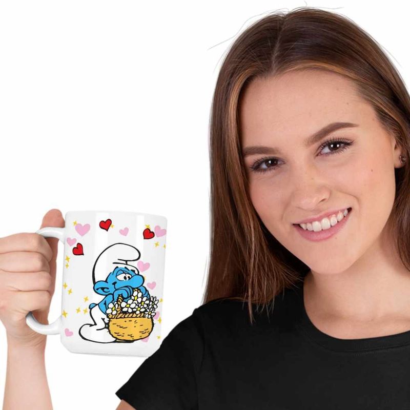 Casa si Gradina - Bucatarie si vesela - Cani si pahare - Cani si cesti - Cana Strumfii Indragostit Dragobete Valentine Day CoolTrend, alba, 330ml - Infinity.ro