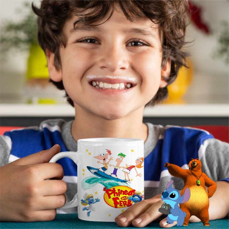 Casa si Gradina - Bucatarie si vesela - Cani si pahare - Cani si cesti - Cana Phineas Ferb Candace Surf Vacanta CoolTrend, alba, 330ml - Infinity.ro