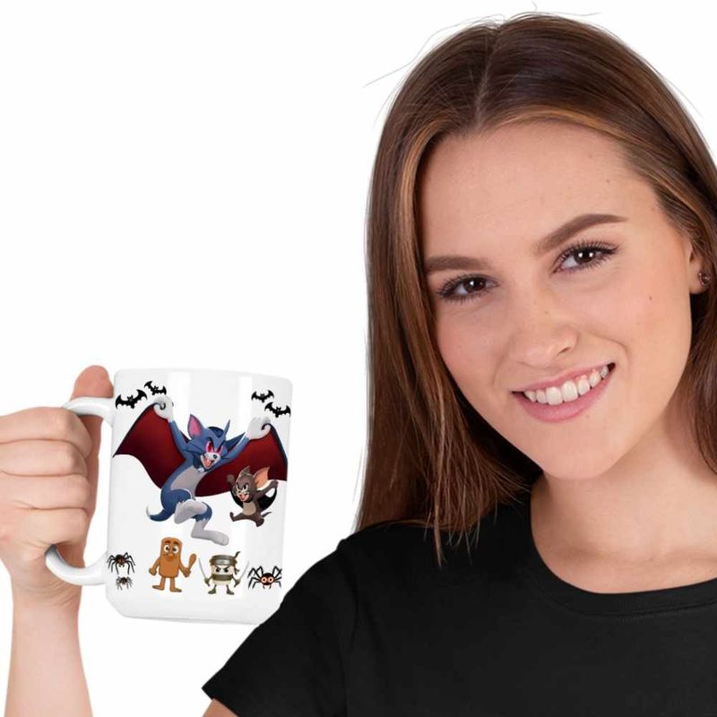 Casa si Gradina - Bucatarie si vesela - Cani si pahare - Cani si cesti - Cana Tom si Jerry Dracula Vampiri Halloween Horror CoolTrend, alba, 330ml - Infinity.ro