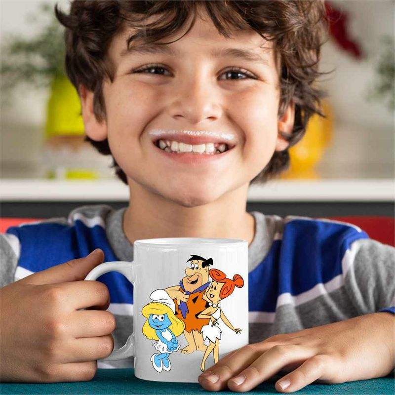 Casa si Gradina - Bucatarie si vesela - Cani si pahare - Cani si cesti - Cana Familia Flintstone Strumfita Strumfii Distractie, CoolTrend, alba, 330ml - Infinity.ro