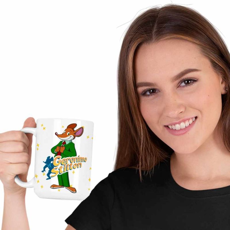 Casa si Gradina - Bucatarie si vesela - Cani si pahare - Cani si cesti - Cana Geronimo Stilton Desene Animate Ziarist CoolTrend, alba, 330ml - Infinity.ro