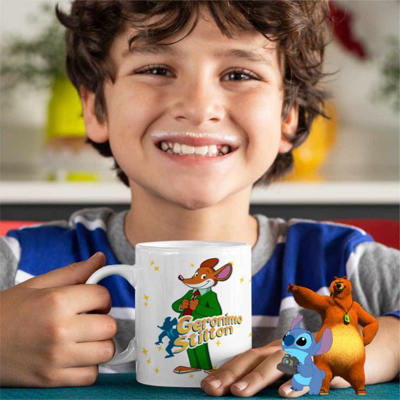 Casa si Gradina - Bucatarie si vesela - Cani si pahare - Cani si cesti - Cana Geronimo Stilton Desene Animate Ziarist CoolTrend, alba, 330ml - Infinity.ro