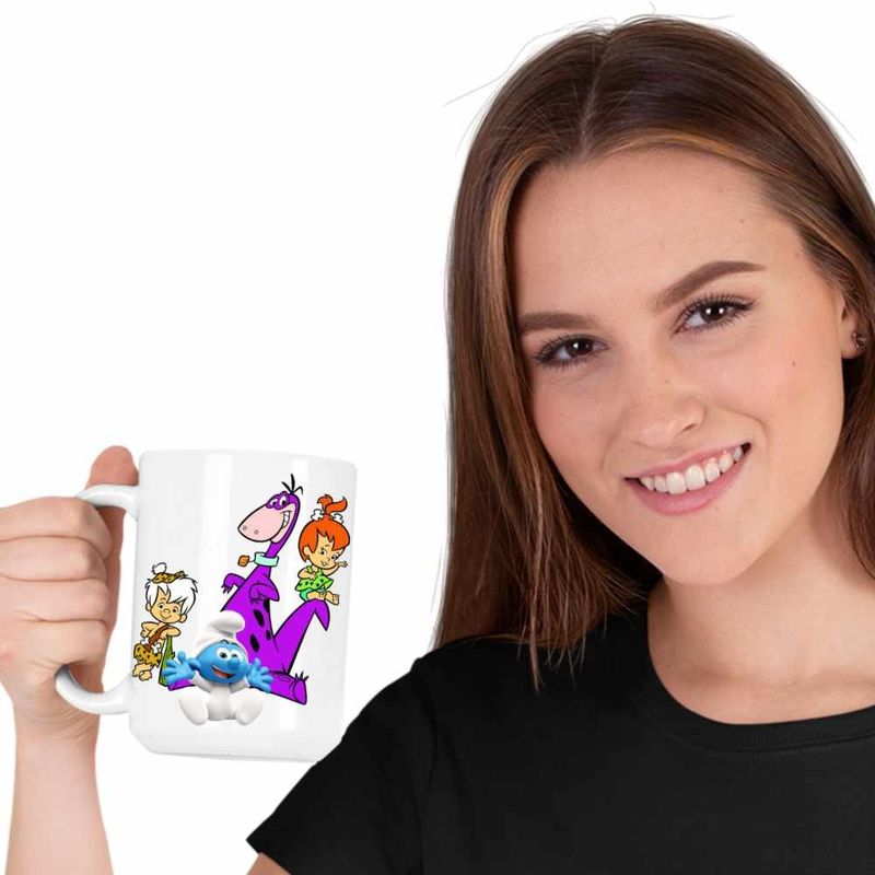 Casa si Gradina - Bucatarie si vesela - Cani si pahare - Cani si cesti - Cana Familia Flintstone Dino Bebe Strumf Pebbles Bamm Bamm, CoolTrend, alba, 330ml - Infinity.ro