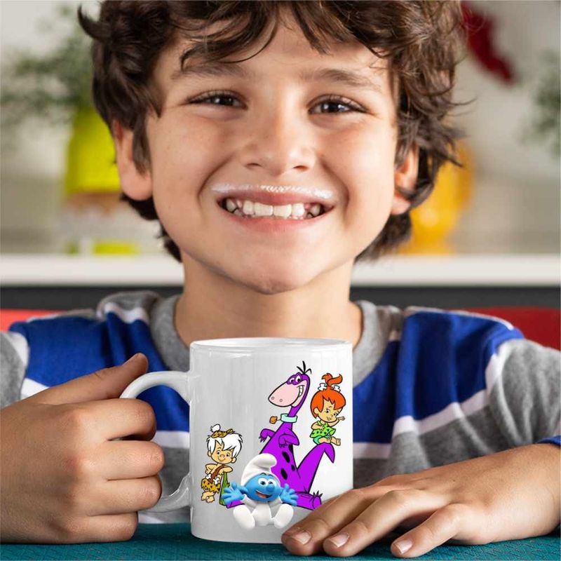 Casa si Gradina - Bucatarie si vesela - Cani si pahare - Cani si cesti - Cana Familia Flintstone Dino Bebe Strumf Pebbles Bamm Bamm, CoolTrend, alba, 330ml - Infinity.ro