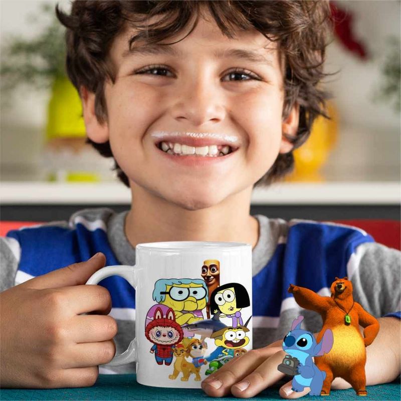 Casa si Gradina - Bucatarie si vesela - Cani si pahare - Cani si cesti - Cana Familia Green Labubu Paienjenel Tung Sahur Robogobo CoolTrend, alba, 330ml - Infinity.ro
