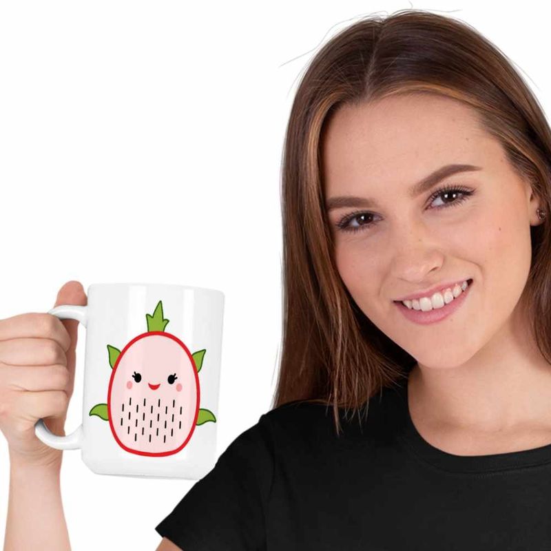 Casa si Gradina - Bucatarie si vesela - Cani si pahare - Cani si cesti - Cana Squishmallows Capsuna Squis Squad CoolTrend, alba, 330ml - Infinity.ro