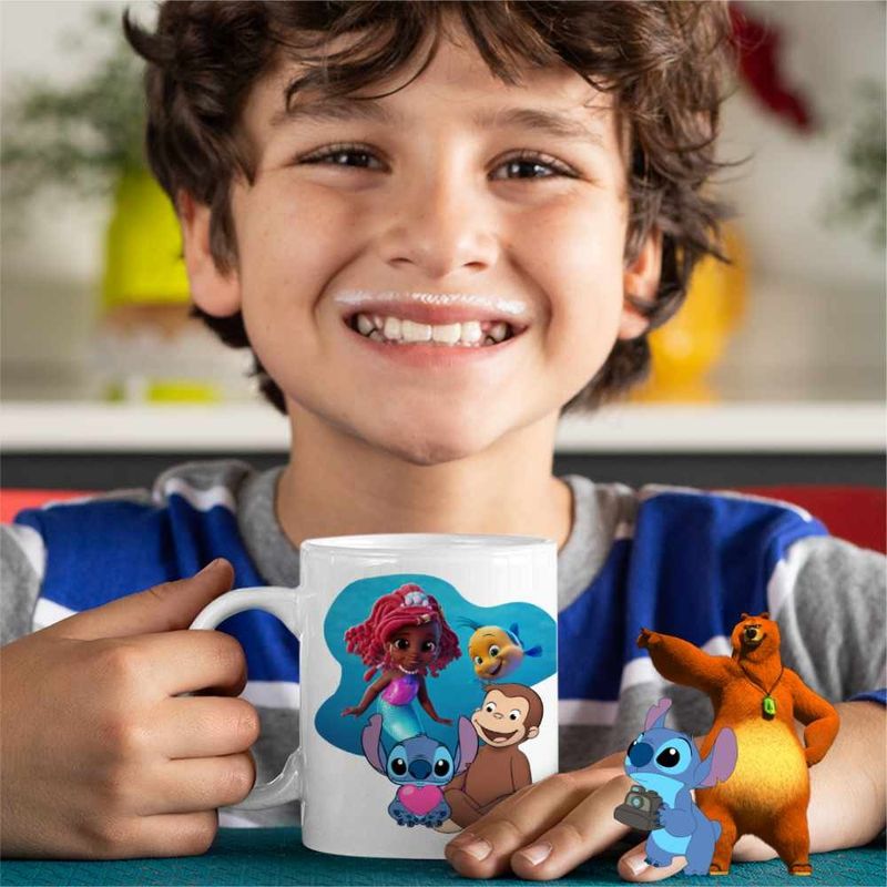 Casa si Gradina - Bucatarie si vesela - Cani si pahare - Cani si cesti - Cana Curiosul George Ariel Stitch Maimuta Desene CoolTrend, alba, 330ml - Infinity.ro