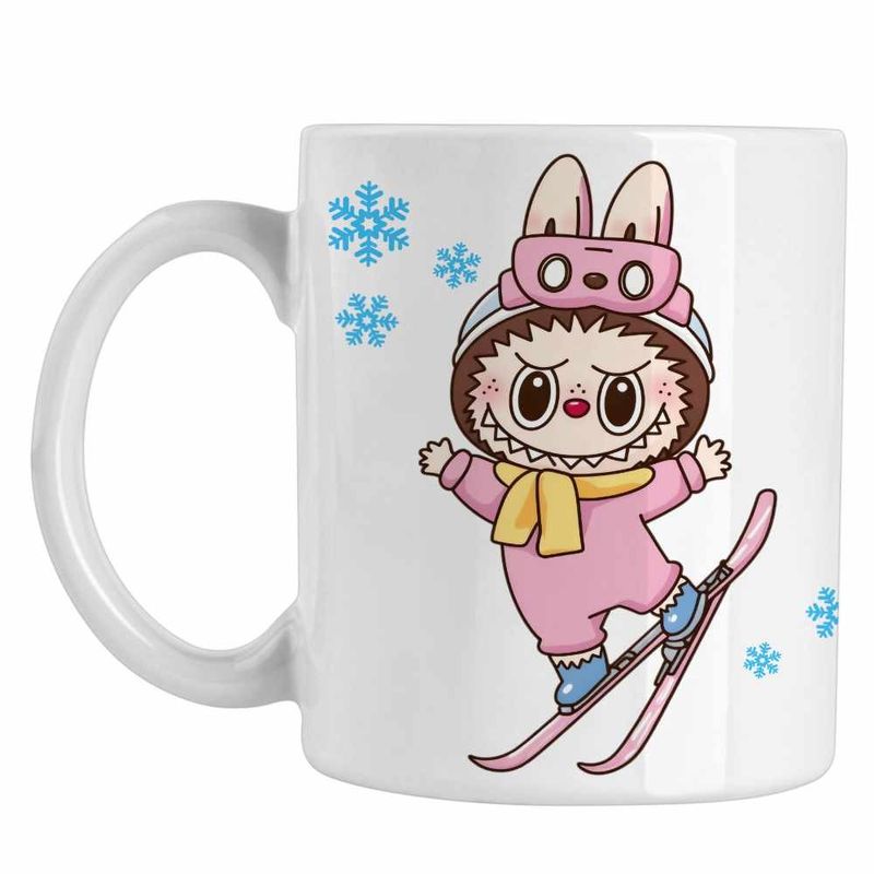 Casa si Gradina - Bucatarie si vesela - Cani si pahare - Cani si cesti - Cana Labubu Ski Iarna Munte Zapada CoolTrend, alba, 330ml - Infinity.ro