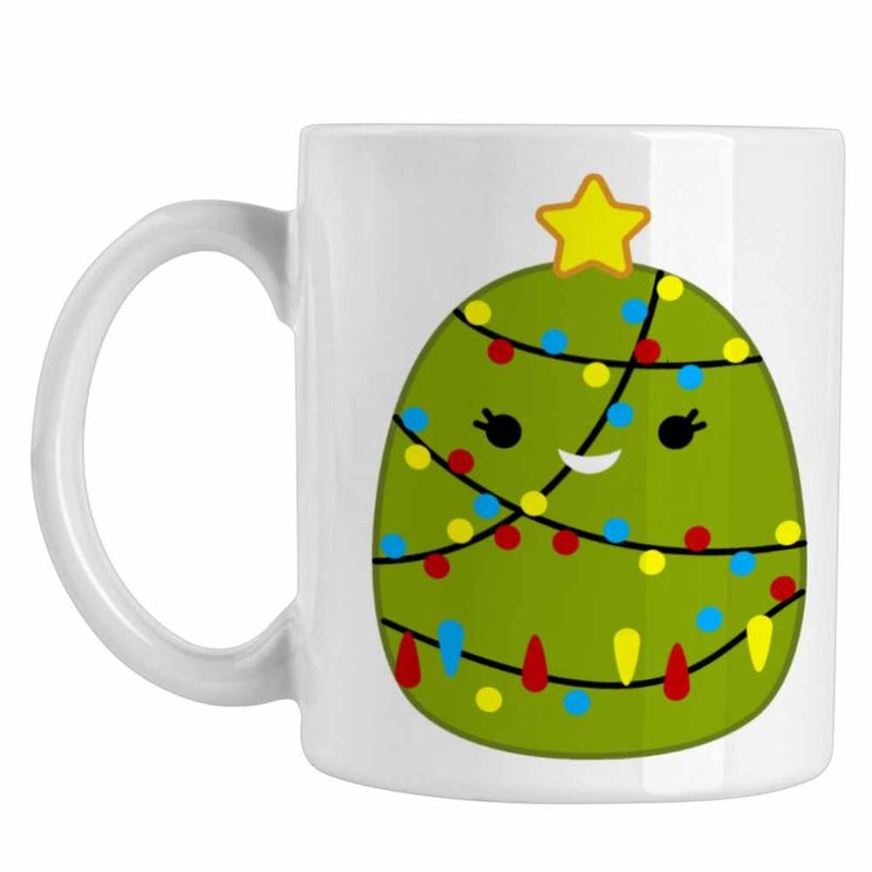 Casa si Gradina - Bucatarie si vesela - Cani si pahare - Cani si cesti - Cana Squishmallows Brad Craciun Decembrie CoolTrend, alba, 330ml - Infinity.ro