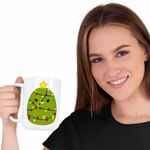 Casa si Gradina - Bucatarie si vesela - Cani si pahare - Cani si cesti - Cana Squishmallows Brad Craciun Decembrie CoolTrend, alba, 330ml - Infinity.ro