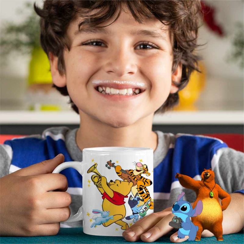 Casa si Gradina - Bucatarie si vesela - Cani si pahare - Cani si cesti - Cana Winnie the Pooh Bluey Blue Vioara Trompeta CoolTrend, alba, 330ml - Infinity.ro
