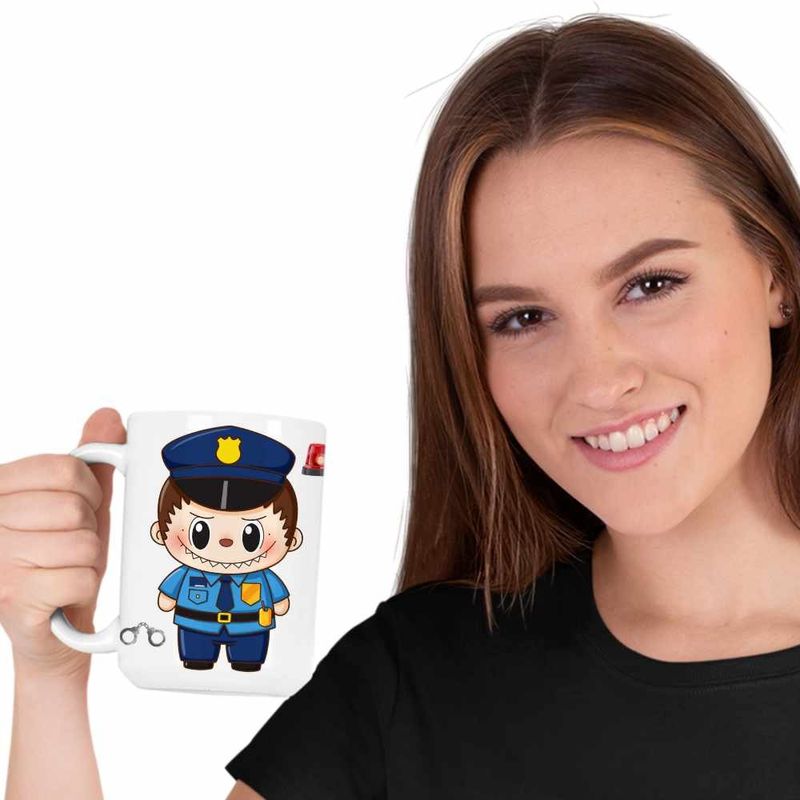 Casa si Gradina - Bucatarie si vesela - Cani si pahare - Cani si cesti - Cana Labubu Politist CoolTrend, alba, 330ml - Infinity.ro