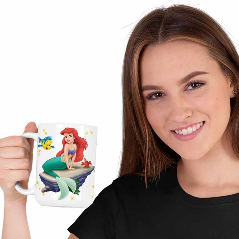Casa si Gradina - Bucatarie si vesela - Cani si pahare - Cani si cesti - Cana Ariel Stanca Sebastian Little Mermaid CoolTrend, alba, 330ml - Infinity.ro