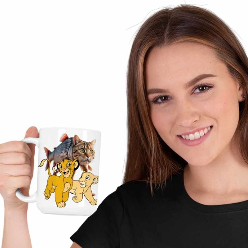 Casa si Gradina - Bucatarie si vesela - Cani si pahare - Cani si cesti - Cana Trulimero Trulichina Pisica Peste Regele Leu Simba CoolTrend, alba, 330ml - Infinity.ro