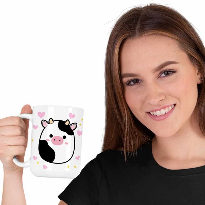 Casa si Gradina - Bucatarie si vesela - Cani si pahare - Cani si cesti - Cana Squishmallows Vacuta Connor CoolTrend, alba, 330ml - Infinity.ro