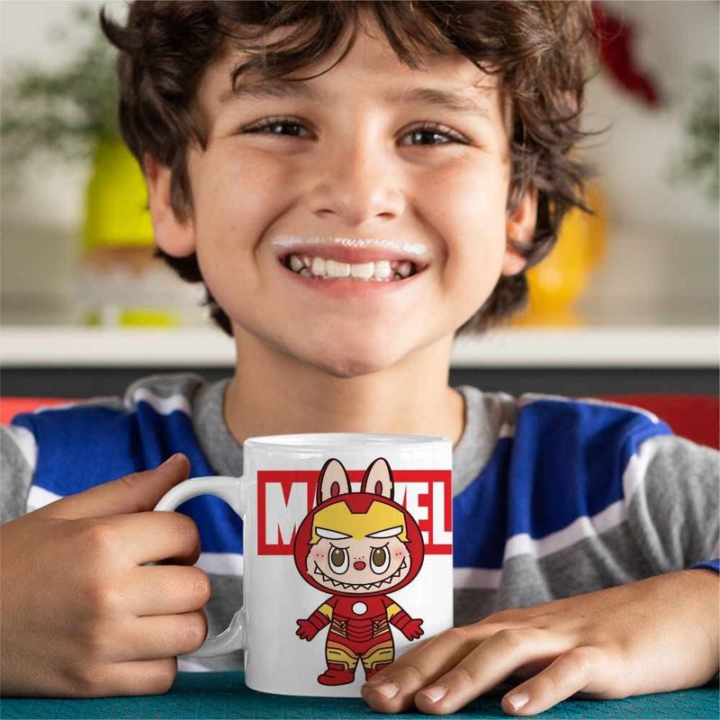 Casa si Gradina - Bucatarie si vesela - Cani si pahare - Cani si cesti - Cana Labubu Iron Man Marvel CoolTrend, alba, 330ml - Infinity.ro
