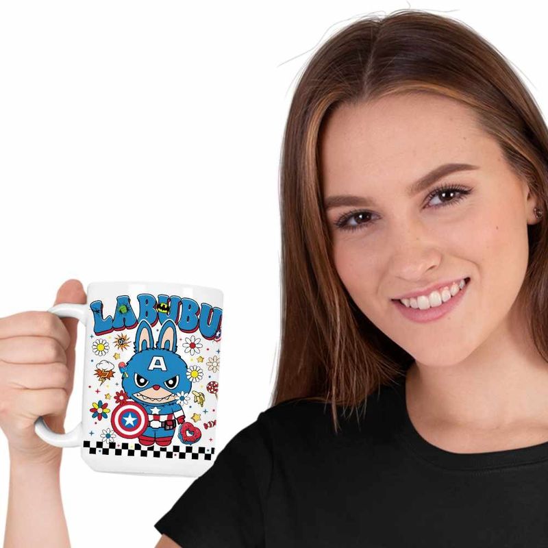 Casa si Gradina - Bucatarie si vesela - Cani si pahare - Cani si cesti - Cana Labubu Captain America CoolTrend, alba, 330ml - Infinity.ro