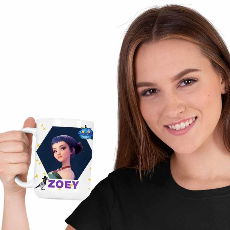 Casa si Gradina - Bucatarie si vesela - Cani si pahare - Cani si cesti - Cana Huntrix Zoey Kpop Demon Hunters CoolTrend, alba, 330ml - Infinity.ro