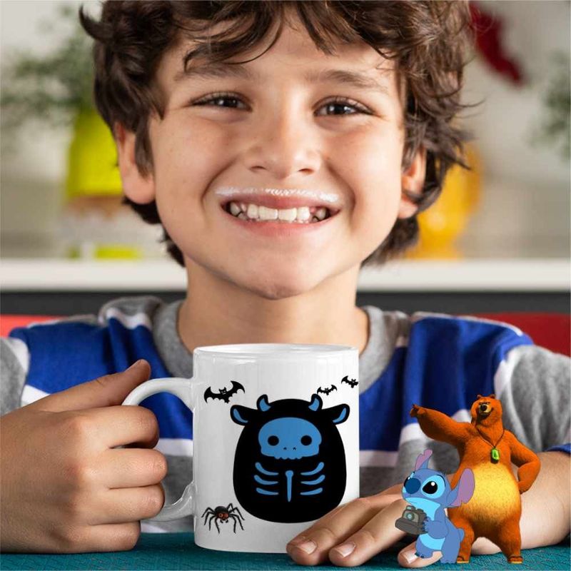 Casa si Gradina - Bucatarie si vesela - Cani si pahare - Cani si cesti - Cana Squishmallows Schelet Halloween CoolTrend, alba, 330ml - Infinity.ro