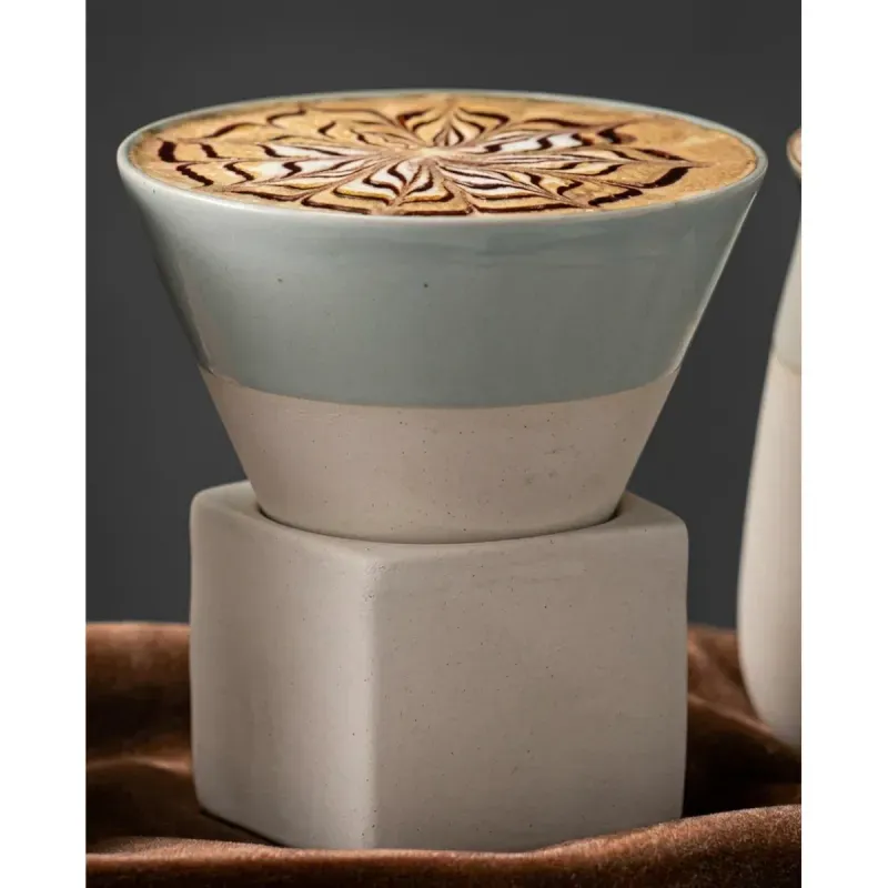 Casa si Gradina - Bucatarie si vesela - Cani si pahare - Cani si cesti - Set ceasca ceramica pentru espresso ABYZ 120ml cu suport cub ceramic, design conic minimalist si rafinat, Verde - Infinity.ro