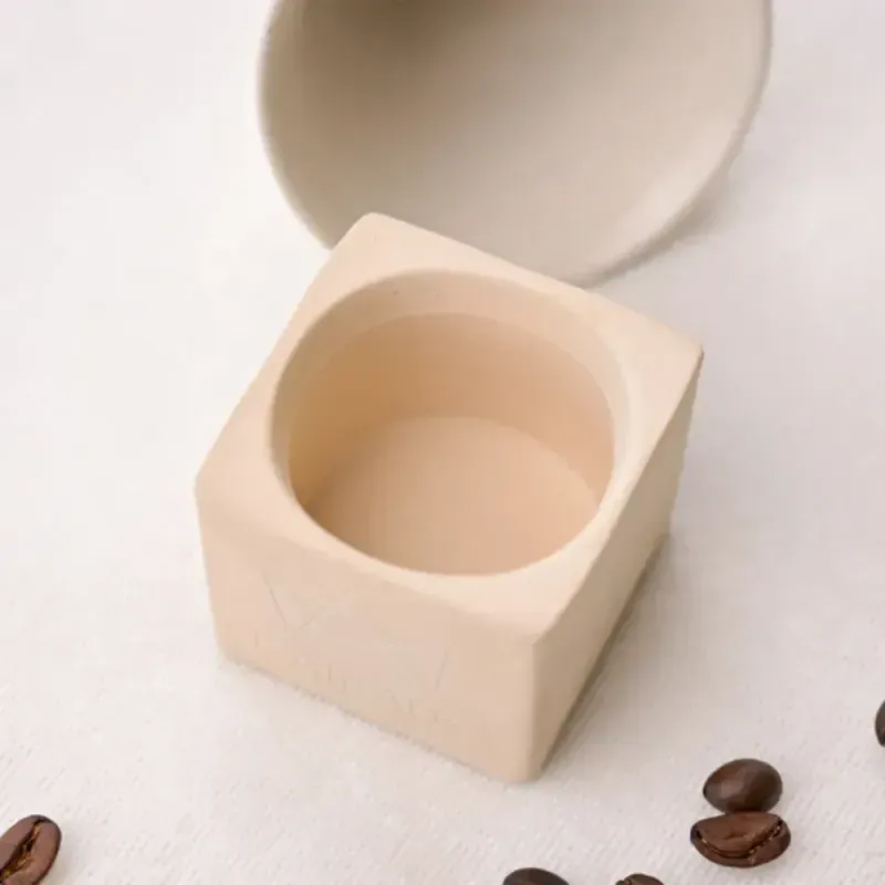 Casa si Gradina - Bucatarie si vesela - Cani si pahare - Cani si cesti - Set ceasca ceramica pentru espresso ABYZ 120ml cu suport cub ceramic, design conic minimalist si rafinat, Alb - Infinity.ro