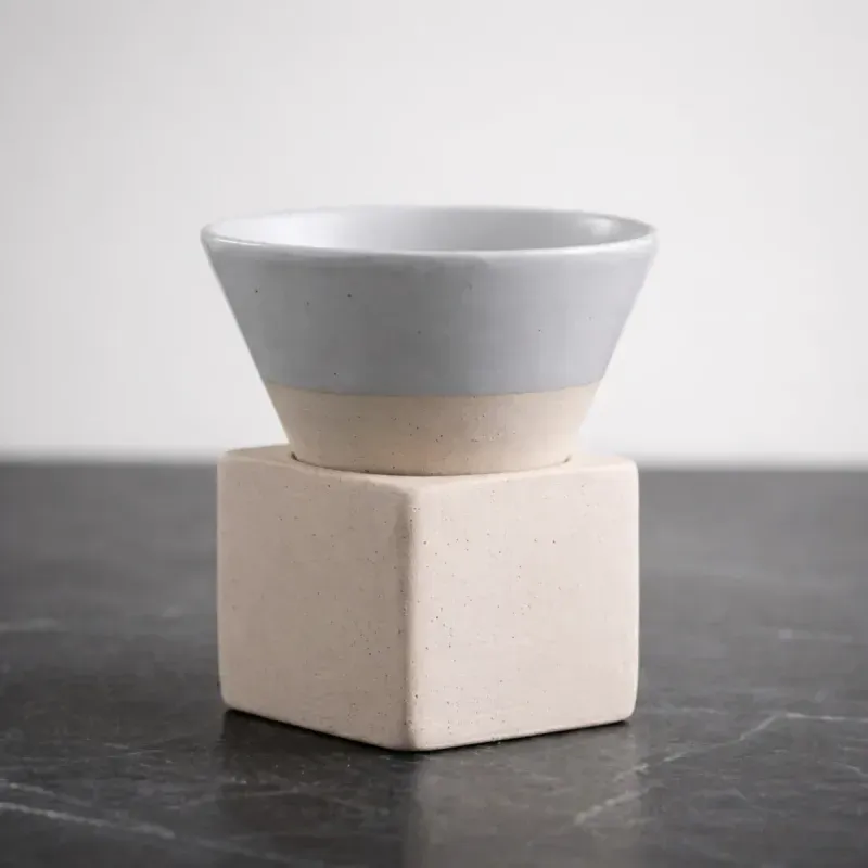 Casa si Gradina - Bucatarie si vesela - Cani si pahare - Cani si cesti - Set ceasca ceramica pentru espresso ABYZ 120ml cu suport cub ceramic, design conic minimalist si rafinat, Gri - Infinity.ro