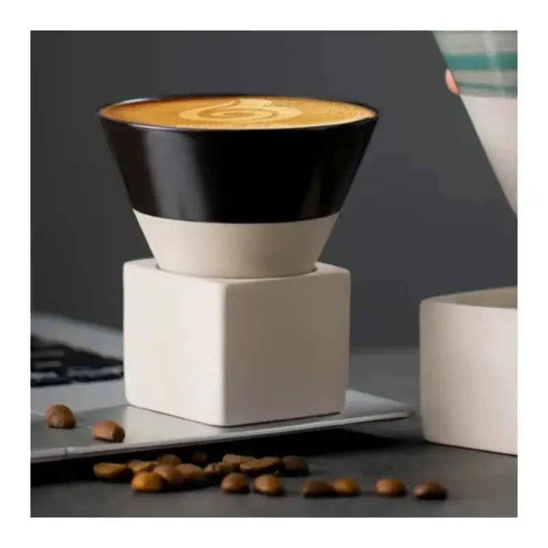 Casa si Gradina - Bucatarie si vesela - Cani si pahare - Cani si cesti - Set ceasca ceramica pentru espresso ABYZ 120ml cu suport cub ceramic, design conic minimalist si rafinat, Negru - Infinity.ro