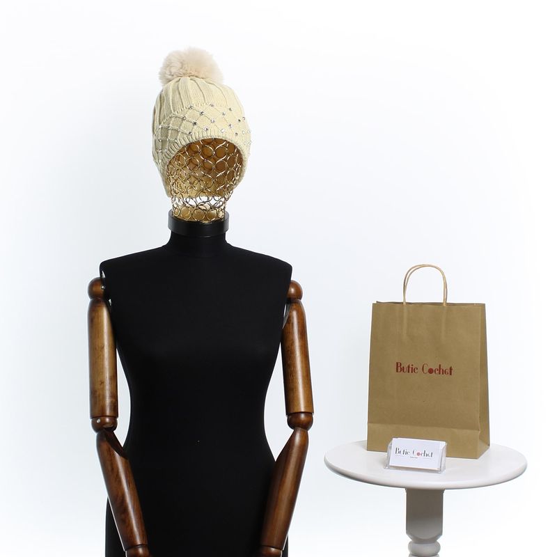 Fashion, accesorii si bijuterii - Femei - Accesorii femei - Caciuli si palarii femei - Caciula dama, ButicCochet, din 70% viscoza 30% lana, model cu strasuri, one size, Crem - FES231 - Infinity.ro