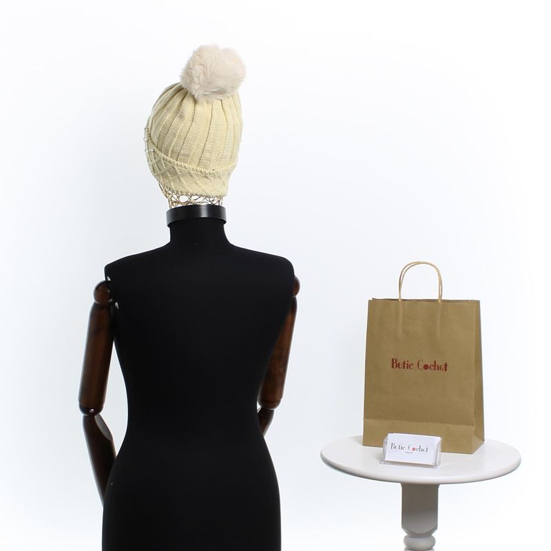 Fashion, accesorii si bijuterii - Femei - Accesorii femei - Caciuli si palarii femei - Caciula dama, ButicCochet, din 70% viscoza 30% lana, model cu strasuri, one size, Crem - FES231 - Infinity.ro