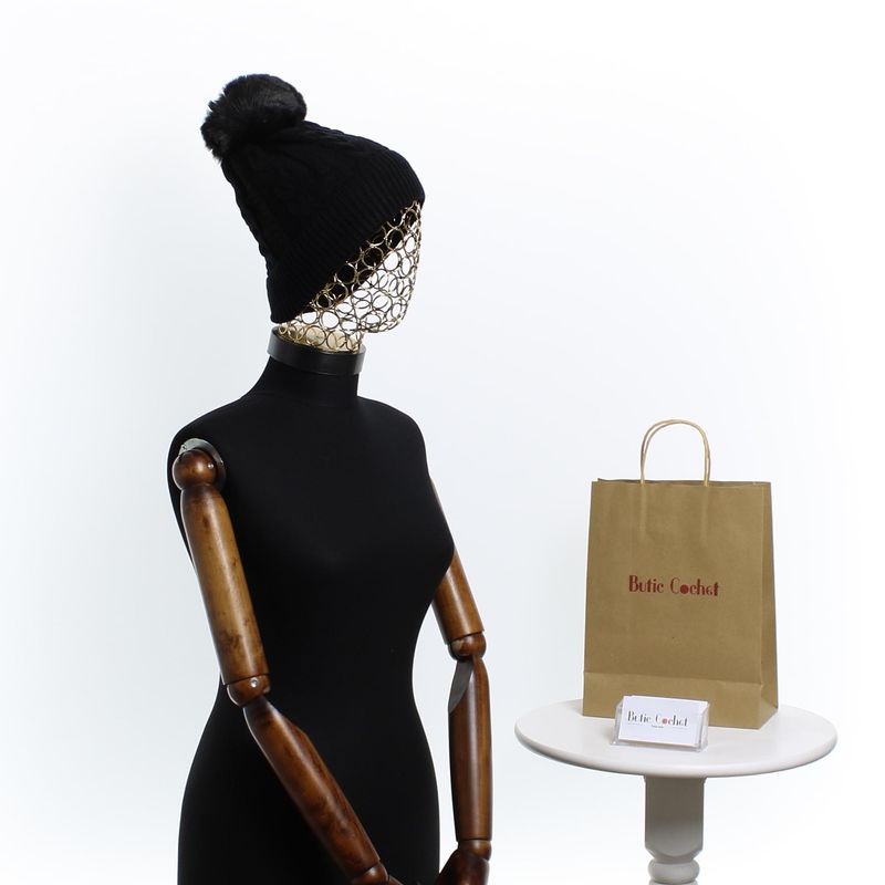 Fashion, accesorii si bijuterii - Femei - Accesorii femei - Caciuli si palarii femei - Caciula dama, tricotata, ButicCochet, 70% viscoza 30% lana, cu ciucure, one size, Negru - FES283 - Infinity.ro