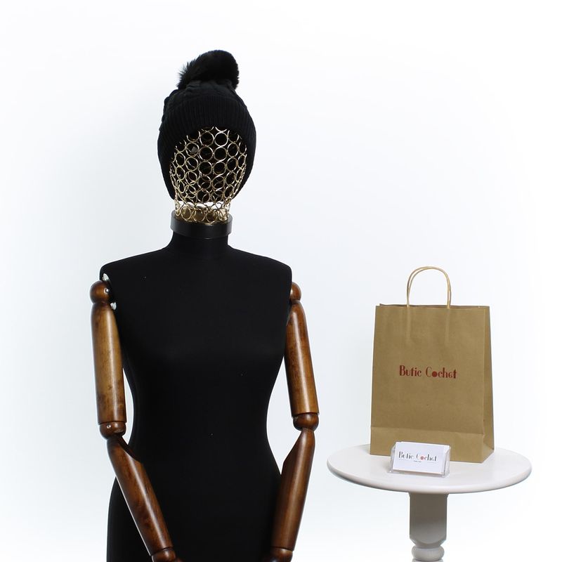 Fashion, accesorii si bijuterii - Femei - Accesorii femei - Caciuli si palarii femei - Caciula dama, tricotata, ButicCochet, 70% viscoza 30% lana, cu ciucure, one size, Negru - FES283 - Infinity.ro
