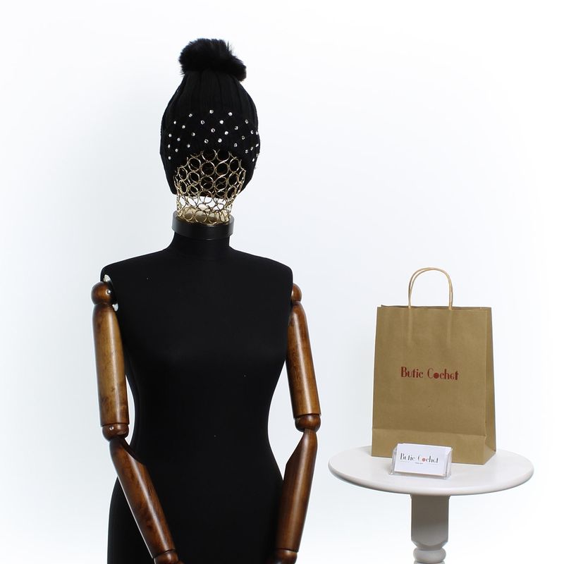 Fashion, accesorii si bijuterii - Femei - Accesorii femei - Caciuli si palarii femei - Caciula dama, ButicCochet, din 70% viscoza 30% lana, model cu strasuri, one size, Negru - FES227 - Infinity.ro