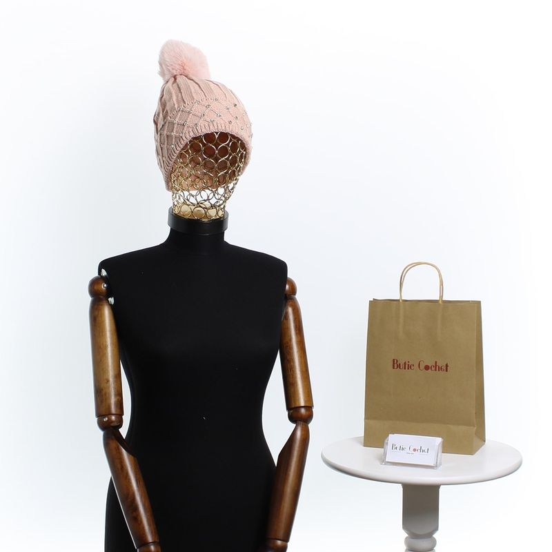 Fashion, accesorii si bijuterii - Femei - Accesorii femei - Caciuli si palarii femei - Caciula dama, ButicCochet, din 70% viscoza 30% lana, model cu strasuri, one size, Roz - FES234 - Infinity.ro