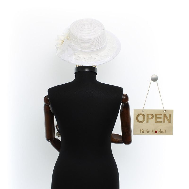 Fashion, accesorii si bijuterii - Femei - Accesorii femei - Caciuli si palarii femei - Palarie de soare, Dama, Buticcochet, din material textil, cu fundita si floare, Alb - PAL1572 - Infinity.ro
