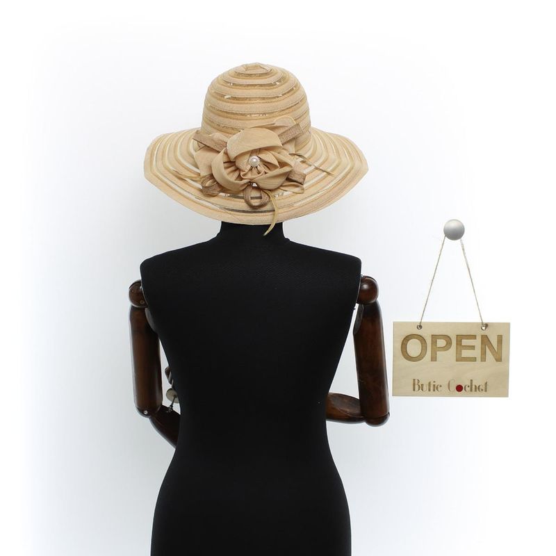 Fashion, accesorii si bijuterii - Femei - Accesorii femei - Caciuli si palarii femei - Palarie de soare, Dama, Buticcochet, din material textil, cu fundita si floare, Maro - PAL1566 - Infinity.ro
