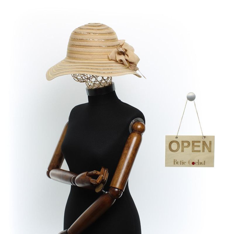 Fashion, accesorii si bijuterii - Femei - Accesorii femei - Caciuli si palarii femei - Palarie de soare, Dama, Buticcochet, din material textil, cu fundita si floare, Maro - PAL1566 - Infinity.ro