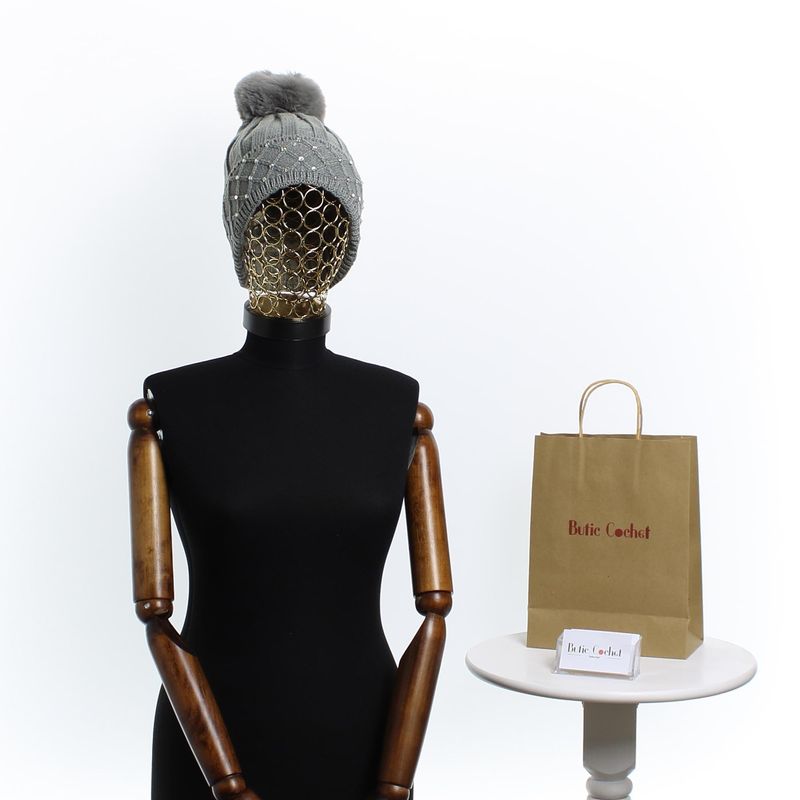Fashion, accesorii si bijuterii - Femei - Accesorii femei - Caciuli si palarii femei - Caciula dama, ButicCochet, din 70% viscoza 30% lana, model cu strasuri, one size, Gri - FES229 - Infinity.ro