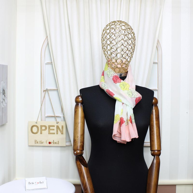 Fashion, accesorii si bijuterii - Femei - Accesorii femei - Esarfe si fulare femei - Esarfa, de dama, Buticcochet, din poliester, imprimeu cu trandafiri, 50x150 cm, Roz pal - ES1949 - Infinity.ro