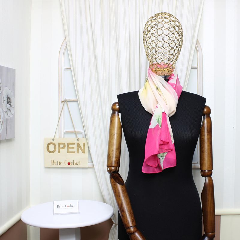 Fashion, accesorii si bijuterii - Femei - Accesorii femei - Esarfe si fulare femei - Esarfa, de dama, Buticcochet, din poliester, imprimeu cu flori, 50x150 cm, Fucsia - ES2102 - Infinity.ro