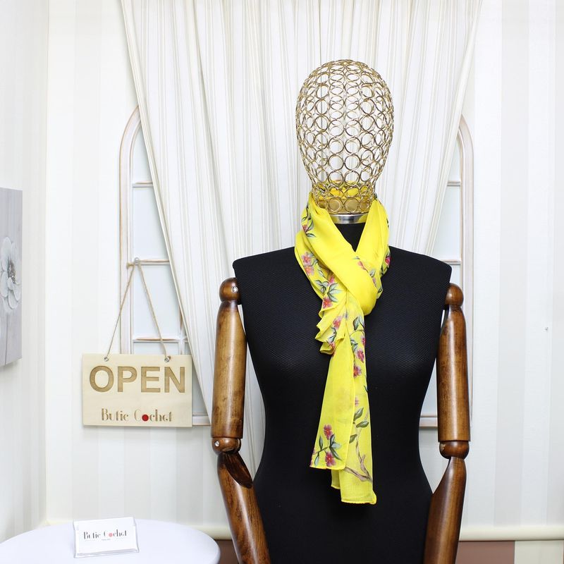 Fashion, accesorii si bijuterii - Femei - Accesorii femei - Esarfe si fulare femei - Esarfa, de dama, Buticcochet, din poliester, imprimeu cu flori si fluturi, 50x150 cm, Galben - ES1927 - Infinity.ro