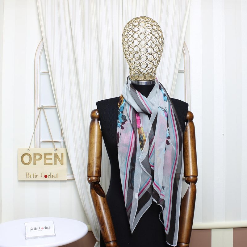 Fashion, accesorii si bijuterii - Femei - Accesorii femei - Esarfe si fulare femei - Esarfa, de dama, Buticcochet, din poliester, imprimeu cu trandafiri, 50x160 cm, Gri - ES1823 - Infinity.ro
