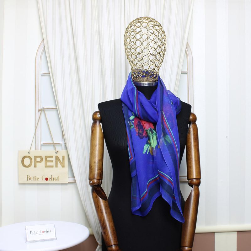 Fashion, accesorii si bijuterii - Femei - Accesorii femei - Esarfe si fulare femei - Esarfa, de dama, Buticcochet, din poliester, imprimeu cu trandafiri, 50x160 cm, Albastru - ES1824 - Infinity.ro