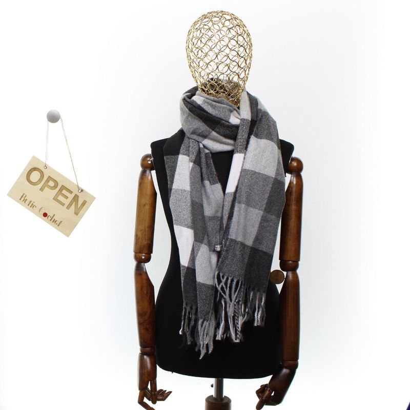 Fashion, accesorii si bijuterii - Femei - Accesorii femei - Esarfe si fulare femei - Esarfa, de dama, Buticcochet, Casmir, cu franjuri, model cu patratele, 70x170 cm, Negru - ES2869 - Infinity.ro