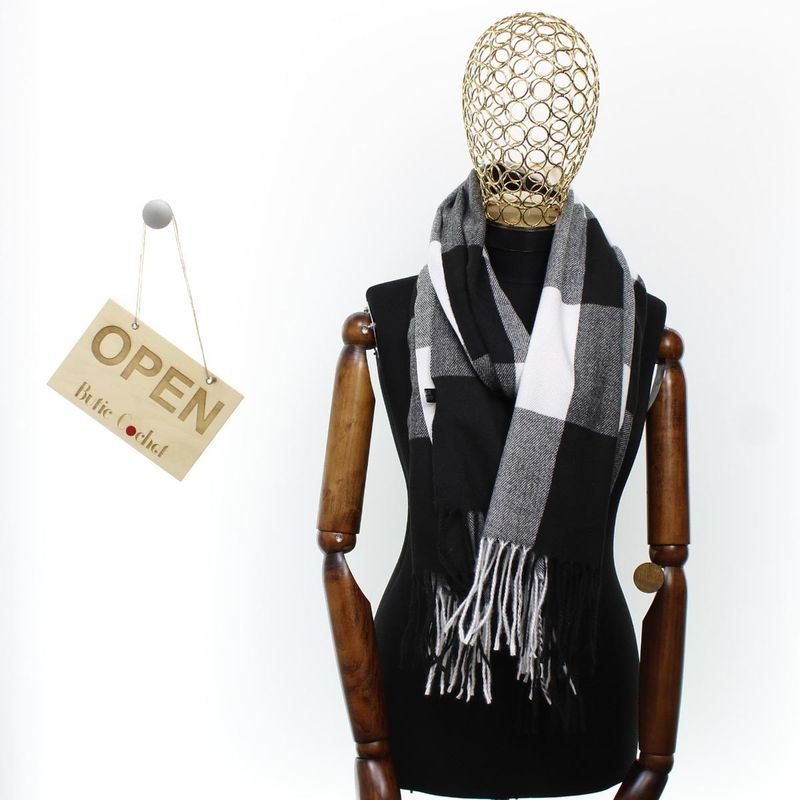 Fashion, accesorii si bijuterii - Femei - Accesorii femei - Esarfe si fulare femei - Esarfa, de dama, Buticcochet, Casmir, cu franjuri, model cu patrate, 70x170 cm, Negru - ES2868 - Infinity.ro