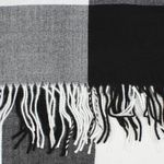 Fashion, accesorii si bijuterii - Femei - Accesorii femei - Esarfe si fulare femei - Esarfa, de dama, Buticcochet, Casmir, cu franjuri, model cu patrate, 70x170 cm, Negru - ES2868 - Infinity.ro